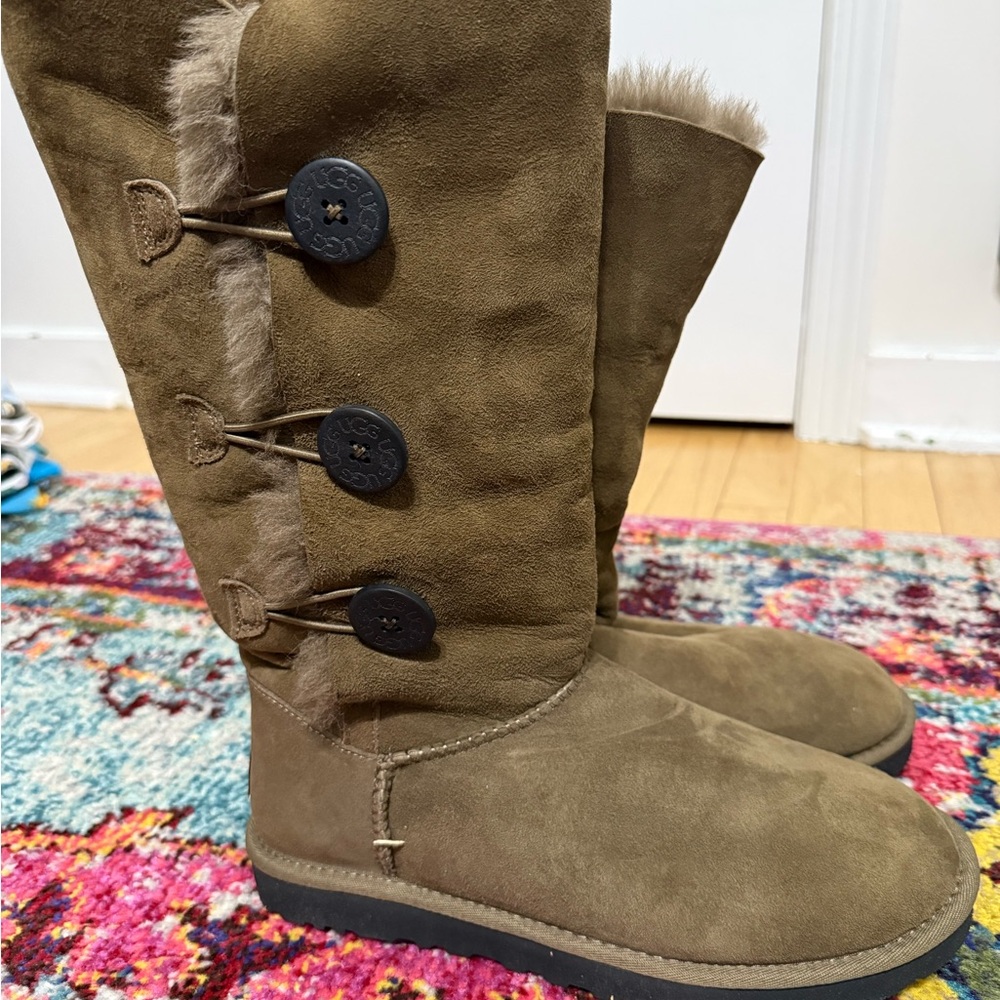 UGG Brown Bailey Button Tripley